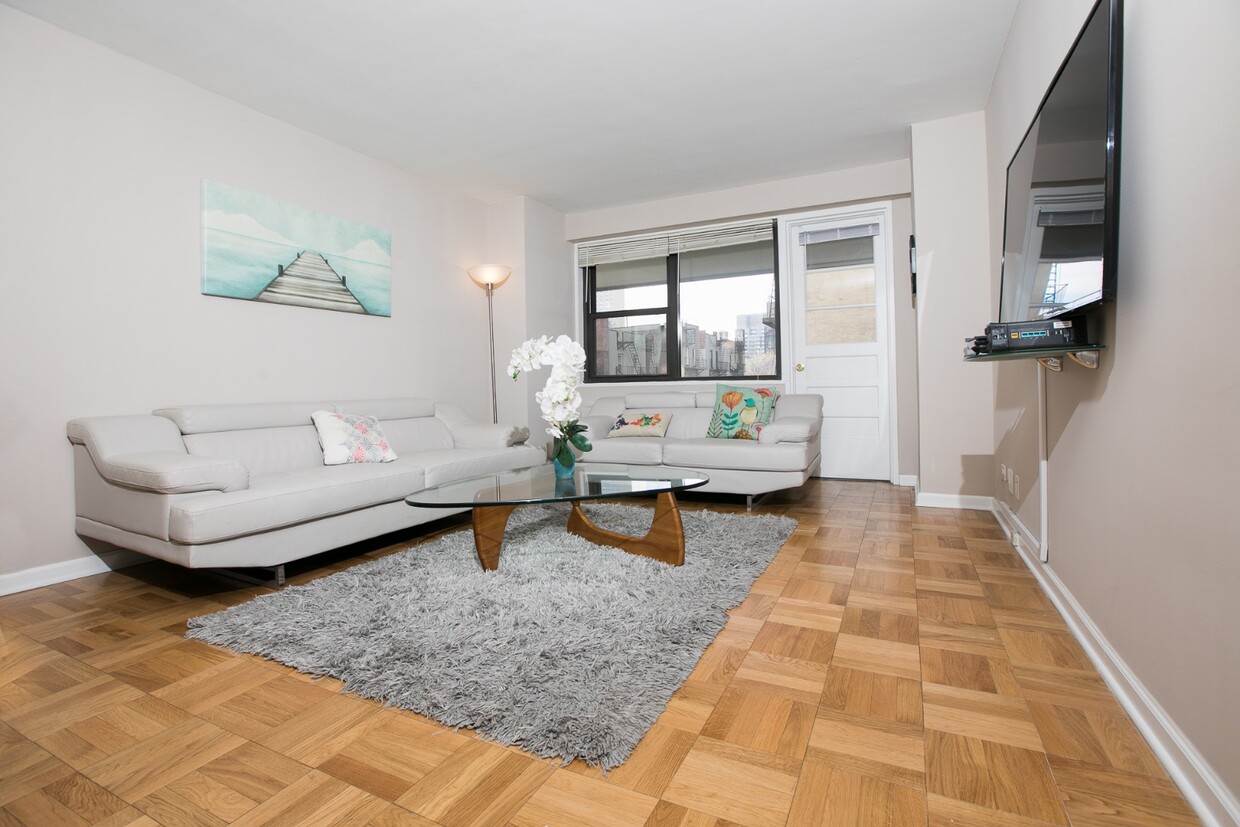 Photo - 305 East 86th Street