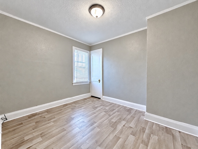 3016 S Hanson Ave Unit 3016 S Hanson Ave - Upper Unit