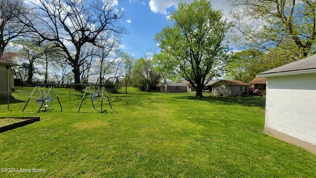 Photo - 11616 Maple Way