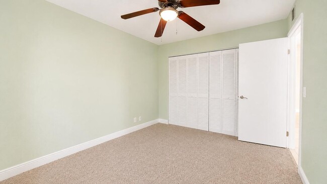 Photo - 1463 Lake Crystal Dr Unit g