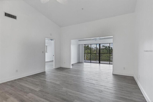 Photo - 5565 Ashton Lake Dr Unit 5565