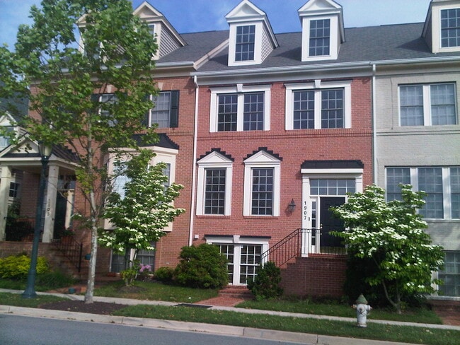 Building Photo - 1907 Piccard Dr