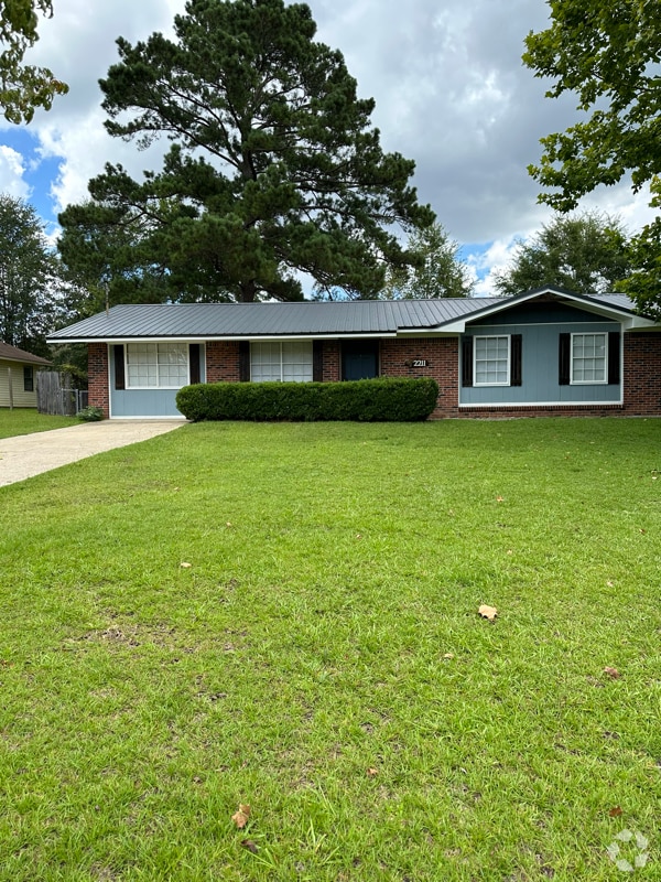 Building Photo - 2211 Shannondoah Dr Rental