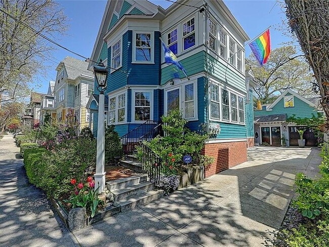 Photo - 17 Luzon Ave