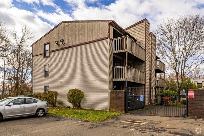 Photo - Breezewood Condominiums