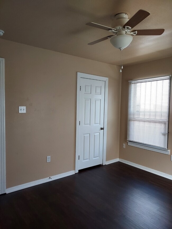 Building Photo - 3554 Mt Pleasant St