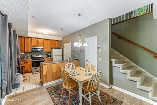 Photo - 1052 Twin Oaks Rd