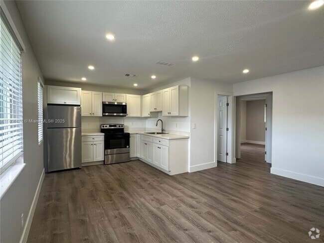 Building Photo - 5911 NE 18th Ave Unit 1 Rental