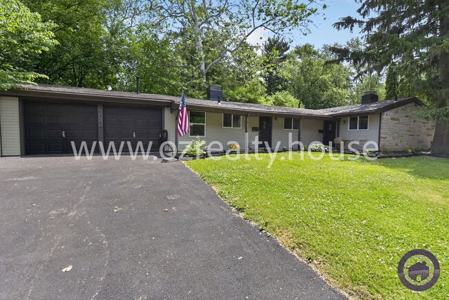 Building Photo - 3040 E Lincolnshire Blvd Unit B