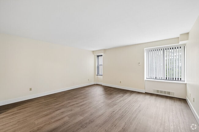 1BR,1BA - 589SF - Living Room