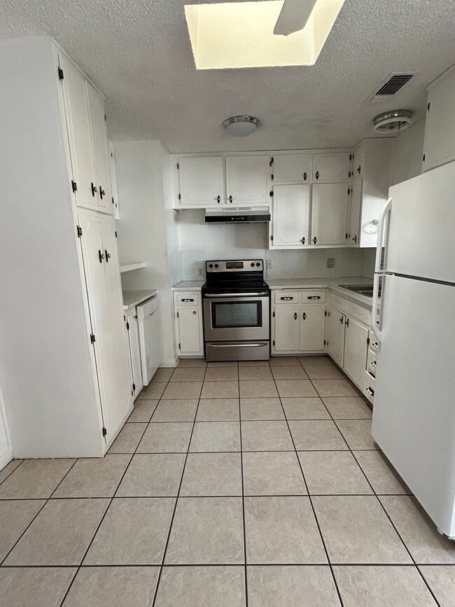 Photo - Charming Family Home Near John Ireland Ele...