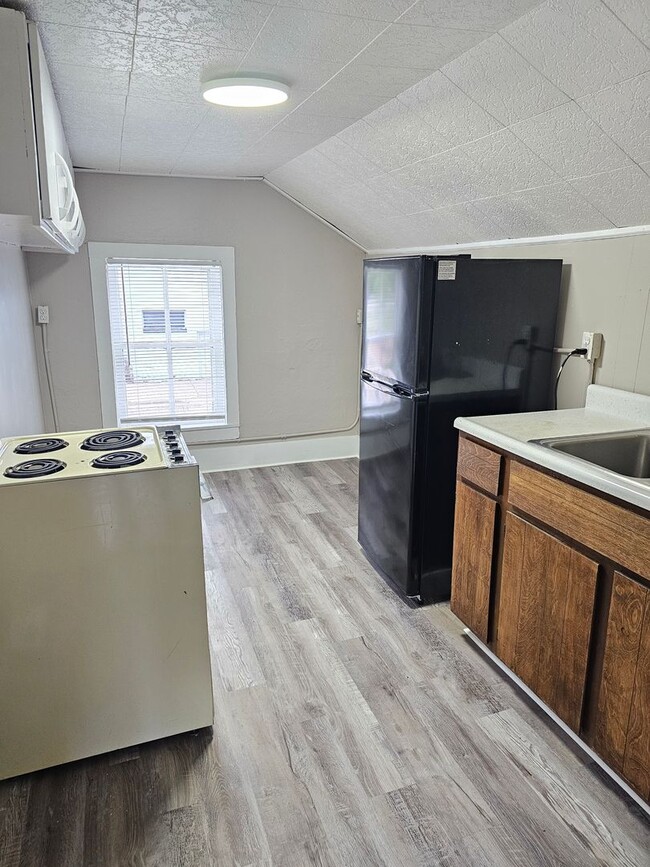 Photo - 70 Love St Unit #B