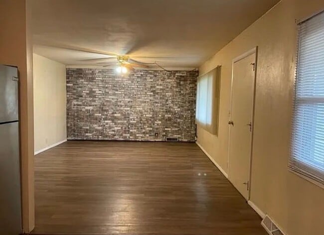Photo - 209 Avalon Ln