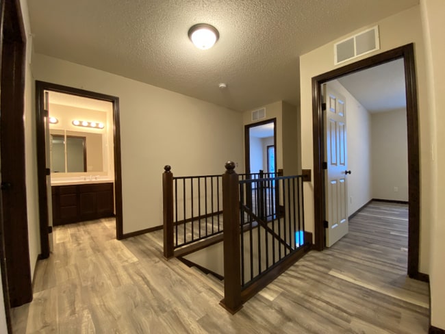 Photo - 2100 4th Ln SE