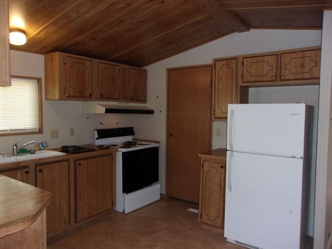 Photo - ** MOVE IN SPECIAL: FIRST MONTH $800.00 **