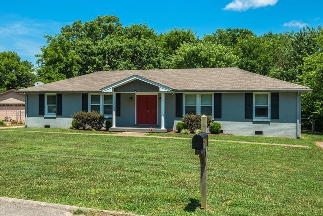 Building Photo - Charming Duplex Rental in Hendersonville!