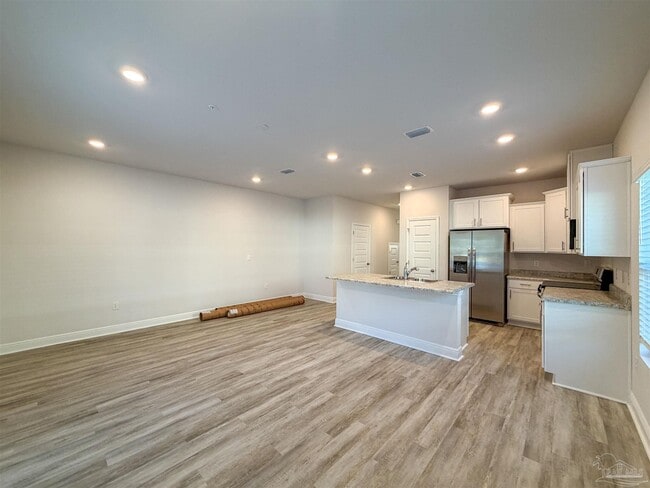 Photo - 710-E Giese Ln