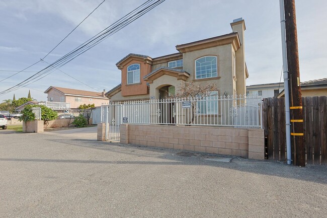 Building Photo - Beautiful Single Family in Garden Grove for Rent