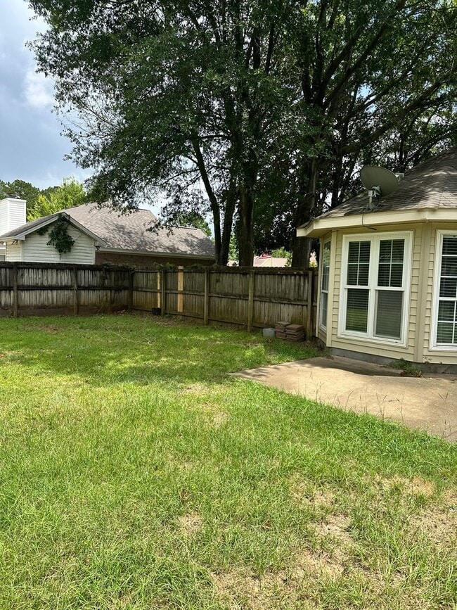 Building Photo - Gorgeous Home in Dothan, AL