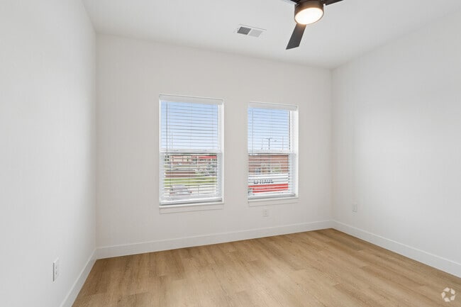 1BR, 1BA - 689SF - Bedroom