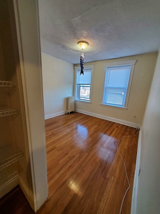 Photo - 368 Riverway