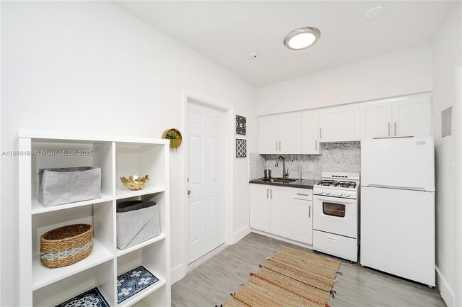 Photo - 770 NE 123rd St Unidad 22
