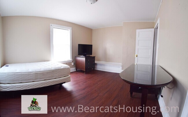 Photo - 73 Leroy St Unit 01
