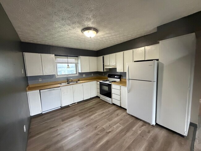 1832 E 75th Ave Unidad 2