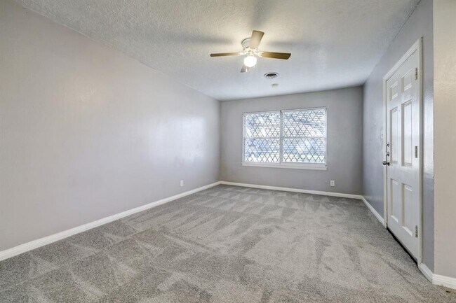 Photo - 5505 Nightingale Dr