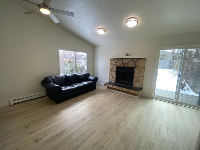 Photo - Well maintained 2 bed, 1.5 Bath Townhouse in West Anchorage!