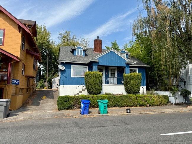 Building Photo - Birds Nest with amazing upper level landin... Unit 3115 Rental