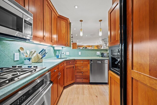 Photo - 750 9th St SE