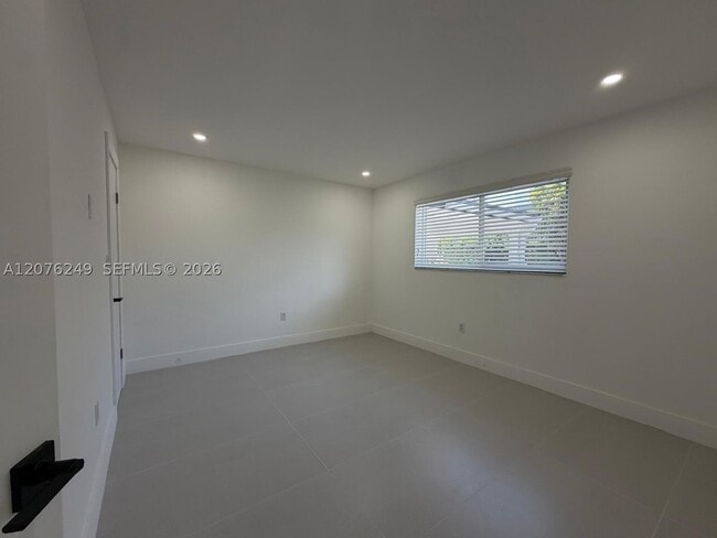 Photo - 501 NW 25th Ct