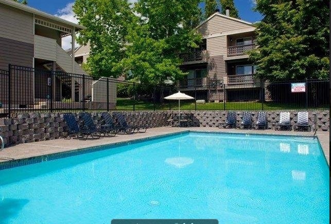Private seasonal pool - Oakmont Rental