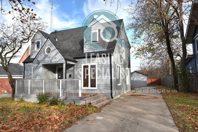 Central Norman 3 Bed 3 Bath Ready for your August Move!
