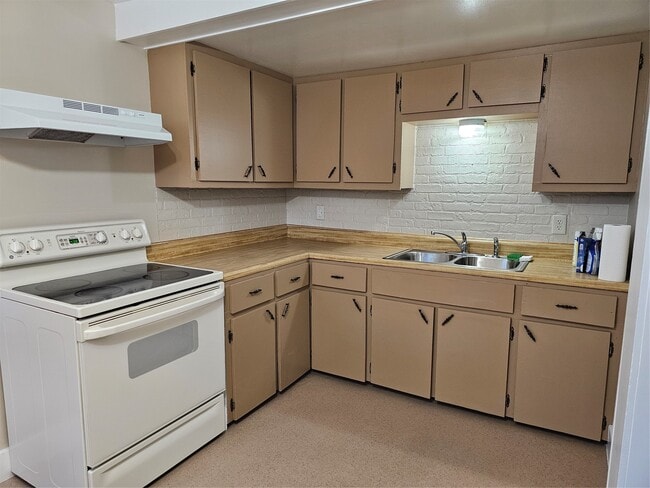 Photo - 5 W Chenango Rd