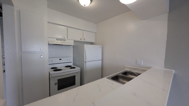 3737 Hillcroft Apartments