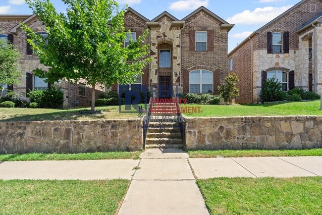 Building Photo - Modern 4-Bed Home in Prime Location