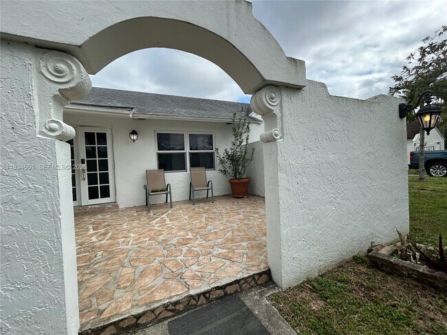 Building Photo - 21939 SW 124th Pl