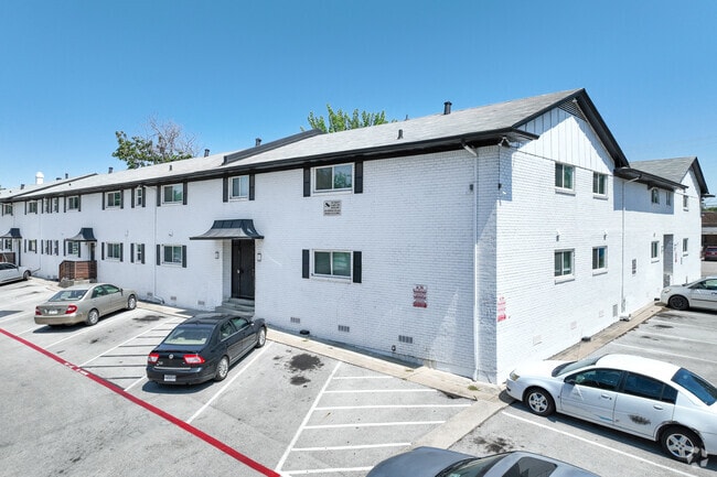 Primario - Travis Gardens