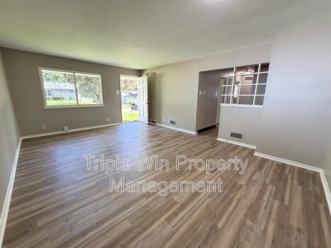Photo - 1654 Mowbry Ln