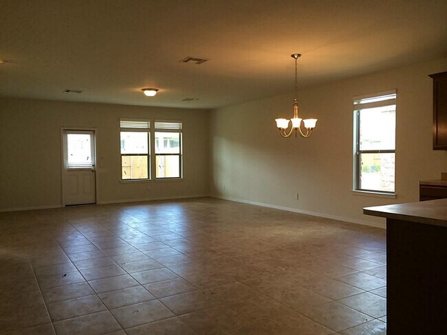 Photo - 1103 Messina Ln