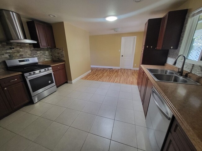 Photo - 1010 S Division St