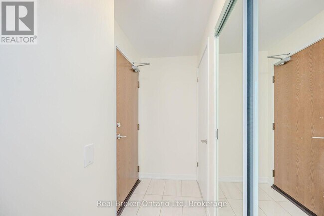 Photo - 2560 Eglinton Ave W Unité 2104