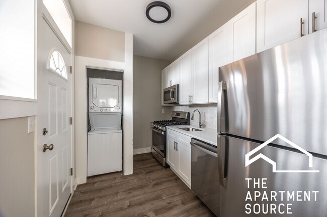 Building Photo - 6519 N Newgard Ave Unit 2D Rental