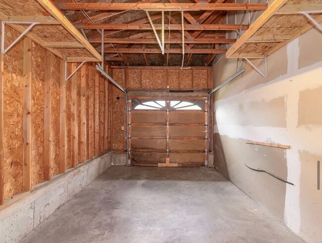 Photo - Spacious 4-Bedroom duplex Near EWU – Cheney, WA