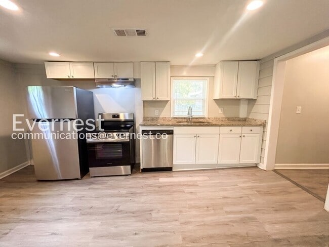 Photo - 206 Harwell Rd NW