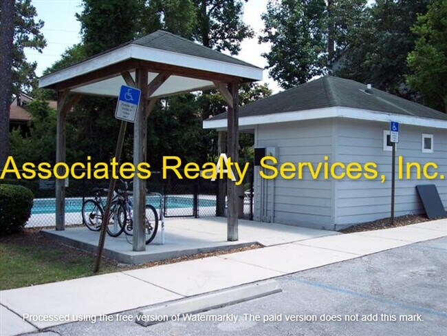 Photo - 1/2 Mile from Shands/UF- 2 bed/2bath with ...