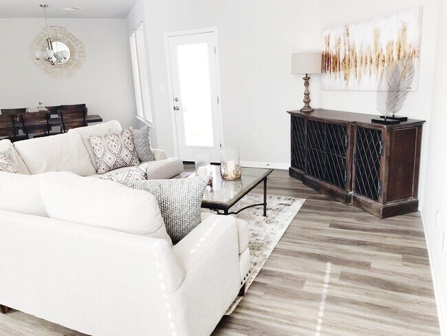 Photo - 1212 Foxtail Dr