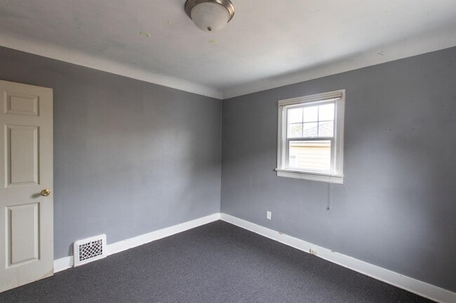 Photo - 671 E 17th Ave